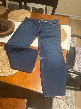 Lucky Brand Dark Blue Sweet Jean Boot denim crop jeans. Excellent condition, 32s